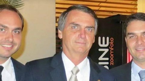 Moraes envia notícia-crime contra Bolsonaro, Flávio e Eduardo