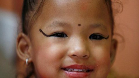 Menina de três anos é escolhida a nova ‘deusa viva’ do Nepal