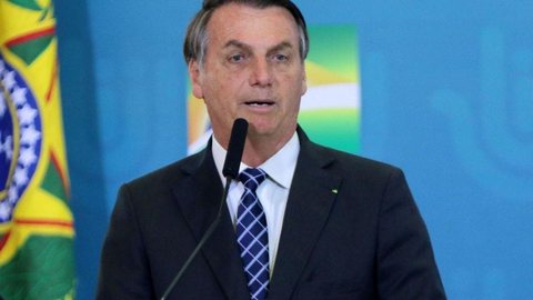 Durante live, Bolsonaro acompanha discurso de Donald Trump