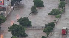 Chuva deixa regiões de SP em estado de atenção para alagamentos e causa enchentes no ABC