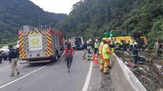 Acidente de ônibus no Paraná deixa 19 mortos e mais de 30 feridos