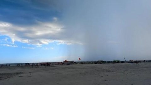 ‘Chuva fantasma’ atinge o litoral de SP e impressiona banhistas: ‘parecia filme de ficção’