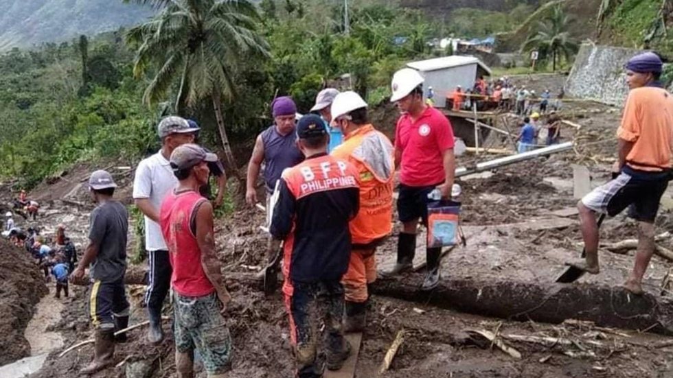 Deslizamento de terra após tufão ‘engole’ edifício nas Filipinas; 4 morrem e 30 estão soterrados