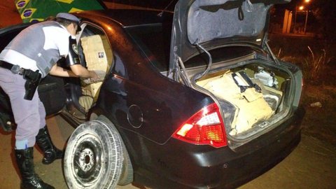 Perseguição policial e apreensão de 600 kg de maconha na SP 327