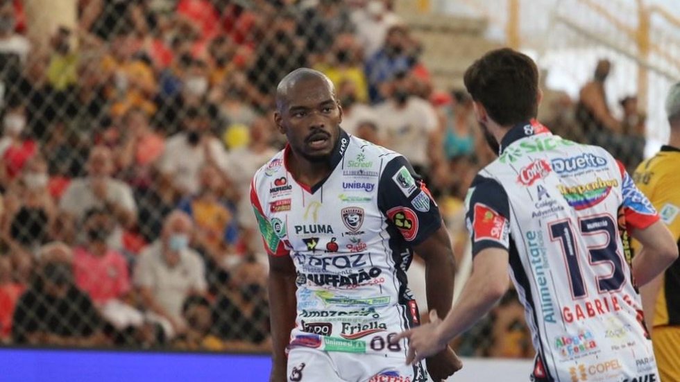 Cascavel vence o Sorocaba fora de casa e larga na frente na decisão da Liga Nacional de Futsal