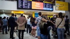Passageiros relatam cobrança de passaporte da vacina no Aeroporto Internacional de SP e reclamam de falta de orientações sobre as regras