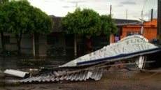 Chuva e vento forte provocam estragos em Novo Horizonte