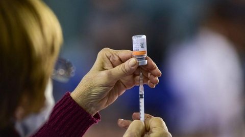 Profissionais de saúde da cidade de SP podem se inscrever na xepa da vacina a partir desta 5ª para receber reforço contra Covid