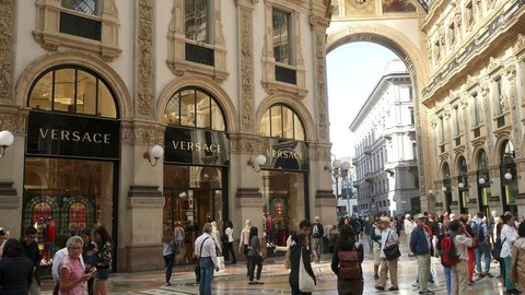 Grupo Michael Kors fecha acordo para comprar Versace por US$ 2,12 bilhões