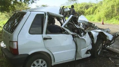Batida entre carro e trator causa uma morte na rodovia Feliciano Sales Cunha em Sud Mennucci