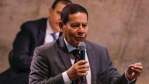 Mourão defende aproximação do governo com partidos de centro
