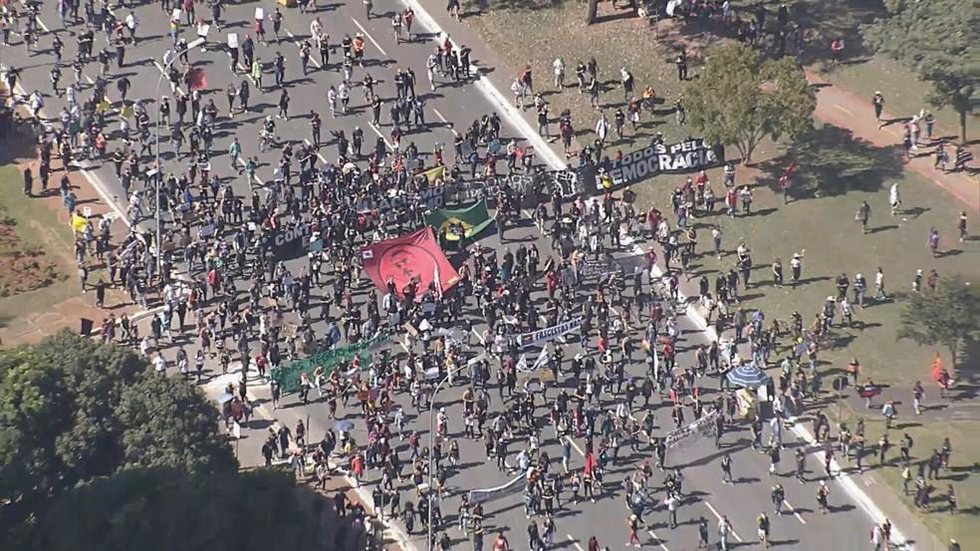 Manifestantes protestam contra Bolsonaro em Brasília