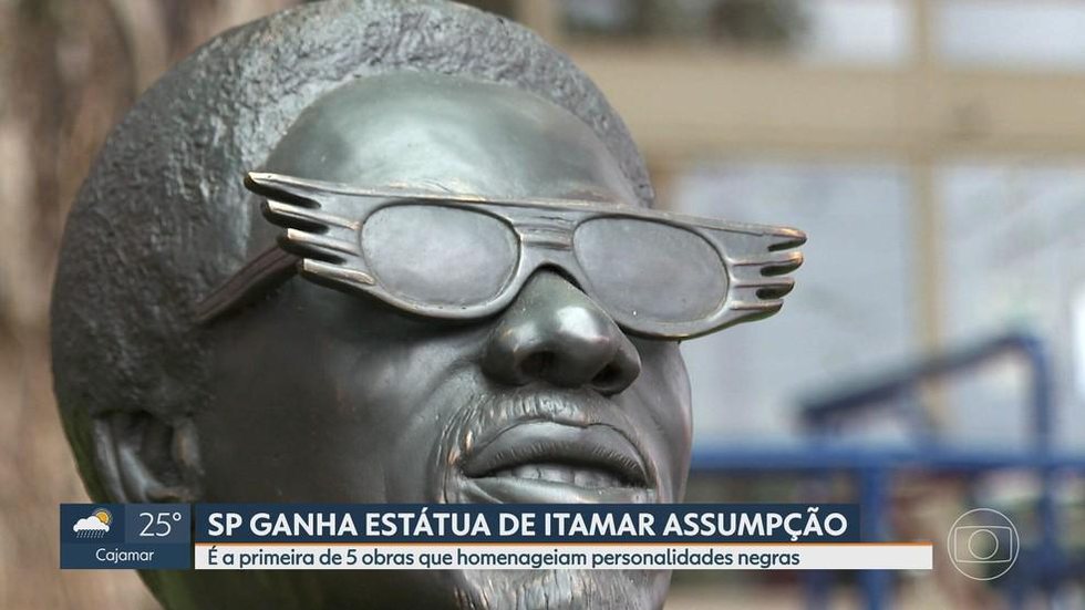 Estátua do artista negro Itamar Assumpção é inaugurada na Zona Leste de SP: ‘símbolo importante neste momento’, diz escultor