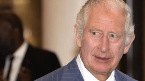 Imagem Príncipe Charles ‘aceitou mala com 1 milhão de euros’, diz jornal britânico