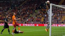 Galatasaray vence Lazio na Liga Europa com gol contra bizarro de goleiro