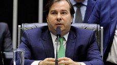 Críticas de Bolsonaro ao STF só ‘criam ambiente de maior radicalismo’, diz Maia
