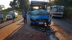 Acidente entre caminhão e micro-ônibus deixa 10 pessoas feridas em Santa Fé do Sul
