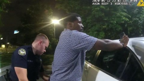 Atlanta: policial é acusado de homicídio por morte de Rayshard Brooks