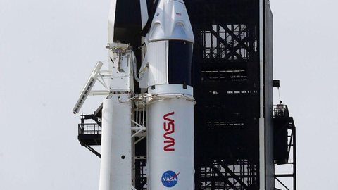Protótipo da SpaceX realiza voo e aterrissagem com sucesso