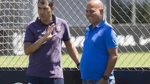 Mais do que o técnico: Corinthians se anima com possível volta de Carille também por “pacote”