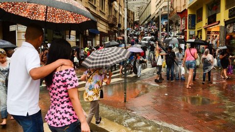 PM reforça segurança nos comércios populares de São Paulo