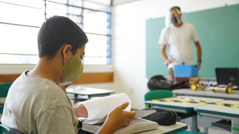 Governo de SP detalha regras para volta obrigatória às aulas presenciais