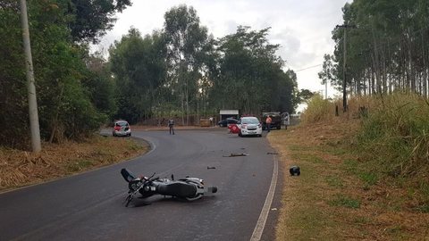 Estudante morre ao perder o controle da moto e bater em caminhonete em Guararapes