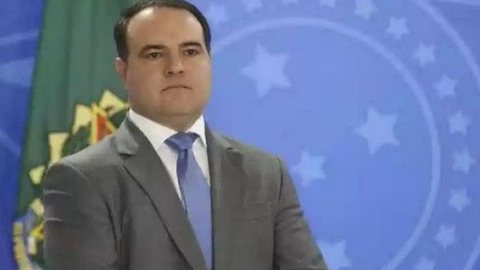 Bolsonaro cogita deslocar Jorge Oliveira para Justiça em caso de saída de Moro
