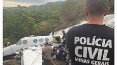 Corpos de tripulantes de avião são sepultados no Distrito Federal