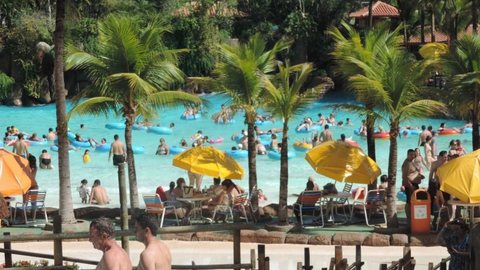 Parque aquático que ‘inaugurou’ turismo em Olímpia atrai dois milhões de visitantes por ano