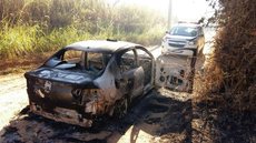 Táxi incendiado com corpo dentro era ‘alugado’ para motorista sumido, diz dono