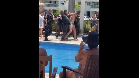 PM entra em piscina para deter vereador de SP suspeito de injúria e preconceito no Rio