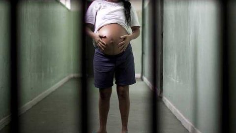 Apesar de decisões judiciais, 71 grávidas seguem presas em SP