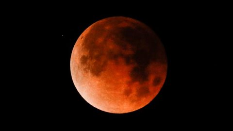 Eclipse lunar mais longo do século pode ser visto com telescópio no Sesc e Unesp em Rio Preto