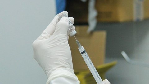 Cidade de SP vacina contra Covid pessoas com 46 anos ou mais nesta segunda-feira