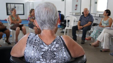 7 em cada 10 idosos brasileiros sofrem de doenças crônicas, aponta estudo