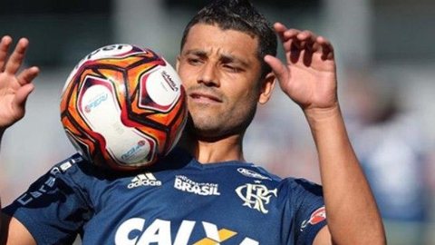 Ederson entra da Justiça contra o Flamengo e cobra quase R$ 1 milhão