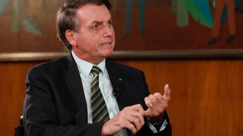 Bolsonaro anuncia suspensão de reajustes de medicamentos por dois meses