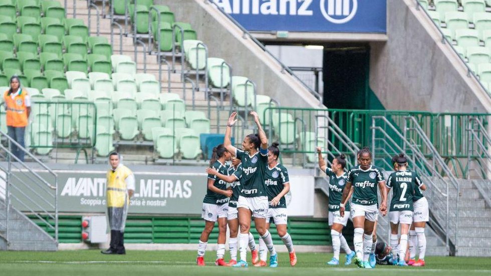 Palmeiras marca no fim e derrota o Santos pelo Brasileiro Feminino