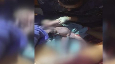 Policiais militares fazem parto de bebê na calçada em Ourinhos
