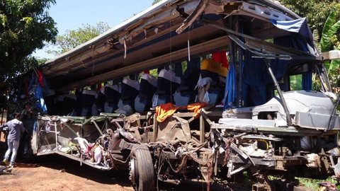 Famílias das vítimas de acidente com ônibus de estudantes que deixou 13 mortos rejeitam acordo com estado