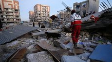 Terremoto atinge regiões da Turquia e do Irã