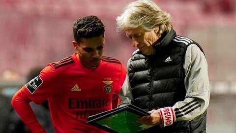 Pedrinho diz que não sentia confiança no Benfica e revela dificuldades com Jorge Jesus