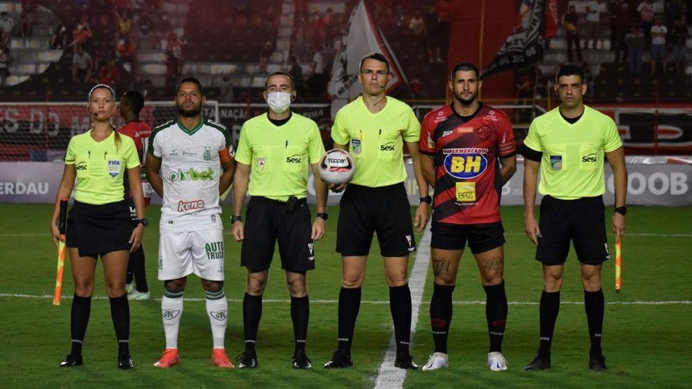 Mineiro: América-MG derrota Pouso Alegre e cola no líder Galo