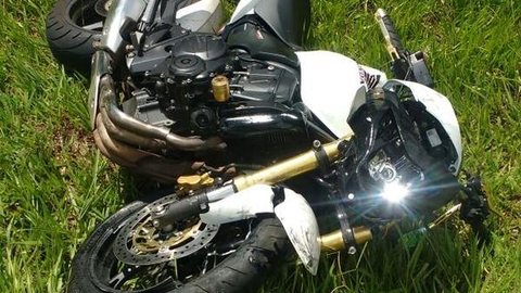 Piloto morre após bater moto em caminhonete da concessionária da rodovia Transbrasiliana