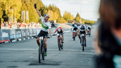 Histórico: Henrique Avancini vence prova olímpica de Mountain Bike