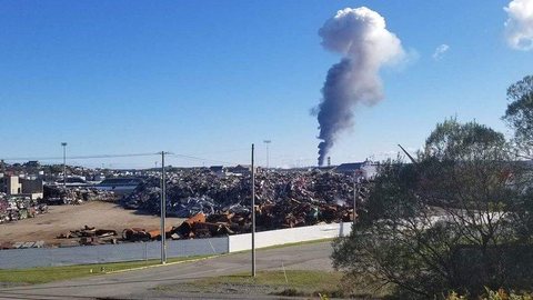 Explosão e incêndio atingem refinaria no Canadá