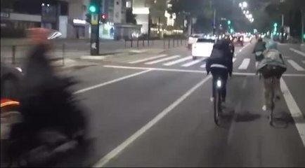 Grupo de ciclistas mulheres é atacado por motoqueiro com spray na Avenida Paulista