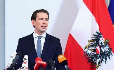 Chanceler da Áustria deixa cargo, mas liderará partido
