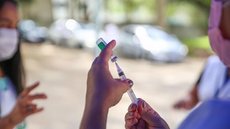Cidades do Alto Tietê aproveitam doses excedentes para vacinar profissionais de saúde e idosos contra a Covid-19